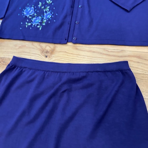 Embroidered Cardigan and Skirt Set - Picture 7 of 8